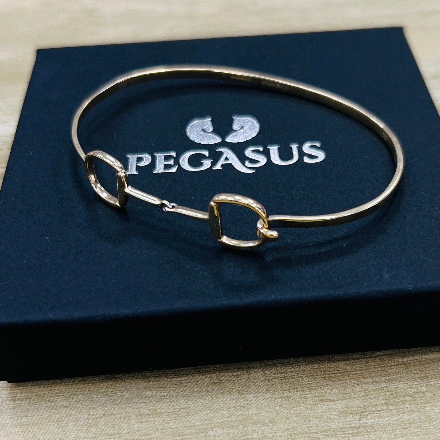PEGASUS JEWELLERY 9ct Gold Snaffle Bangle